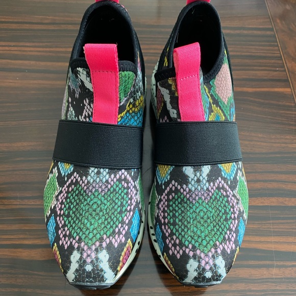 Size 7 Steve Madden sneakers - Picture 2 of 6